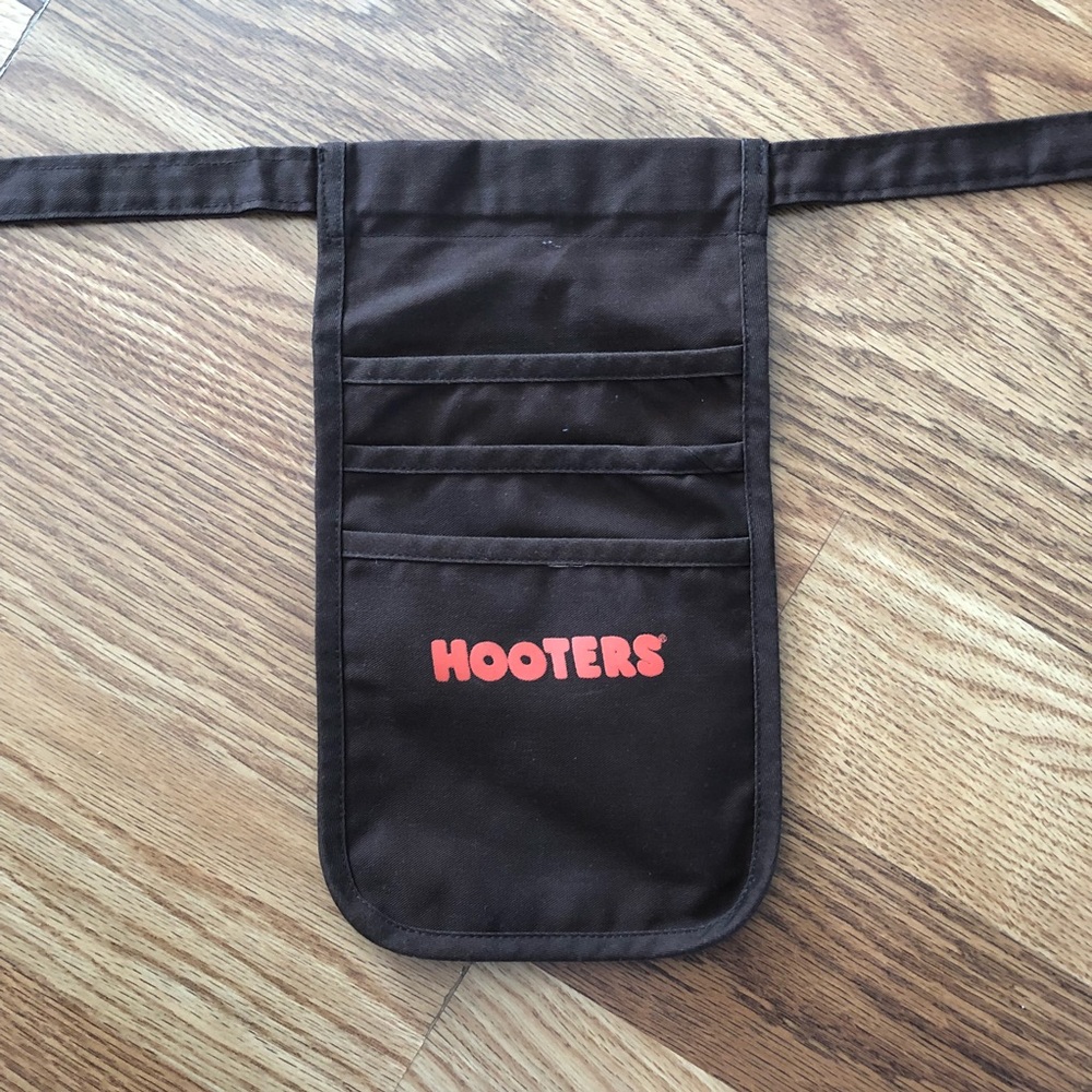 Authentic Hooters Apron 🧡